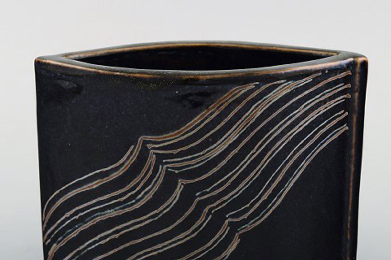 Eva Stæhr-Nielsen for Royal Copenhagen. Vase in glazed ceramics. Beautiful glaze in brown - 3