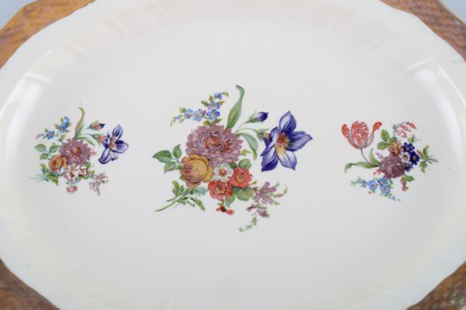 Royal Copenhagen serving dish in porcelain with floral motifs and gold border. Mid 20th century. - 2