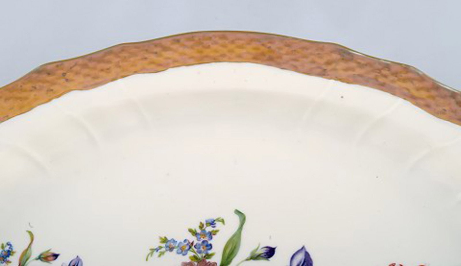 Royal Copenhagen serving dish in porcelain with floral motifs and gold border. Mid 20th century. - 3