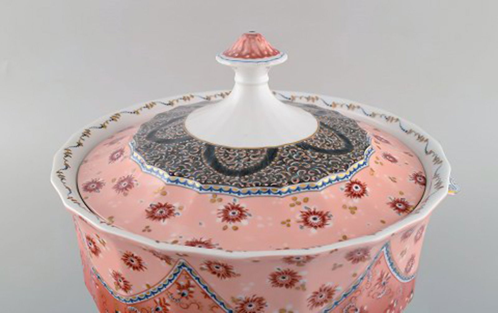 Large Royal Copenhagen Fairytale porcelain lidded tureen. Late 20th century. - 2