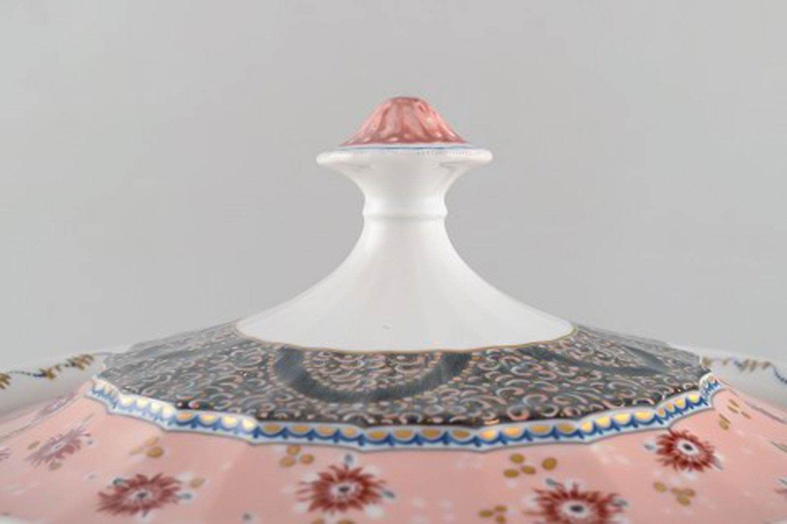 Large Royal Copenhagen Fairytale porcelain lidded tureen. Late 20th century. - 3
