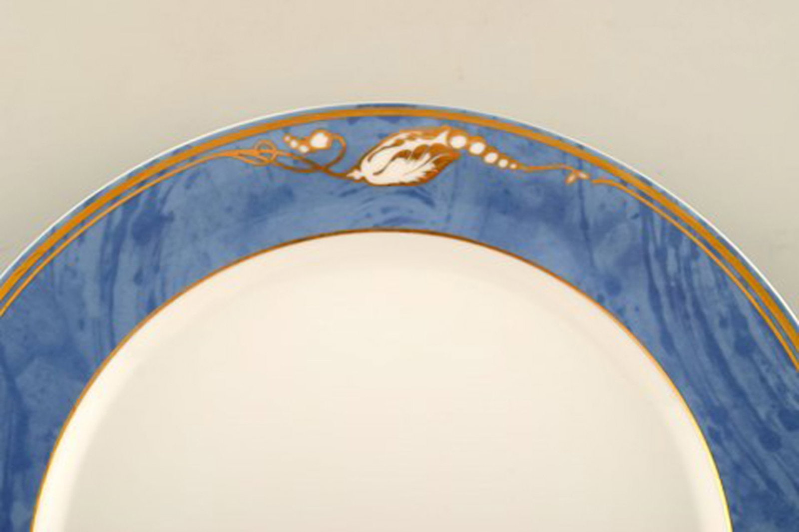 9 Royal Copenhagen Magnolia lunch plates. Late 20th century. - 3