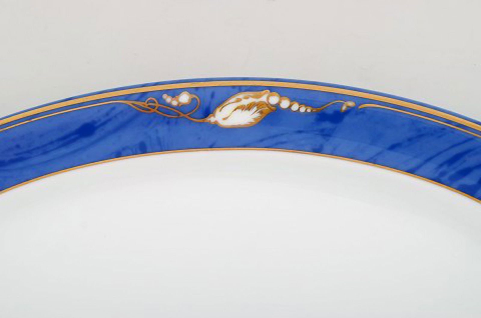 Large Royal Copenhagen Magnolia serving dish. Late 20th century. - 2