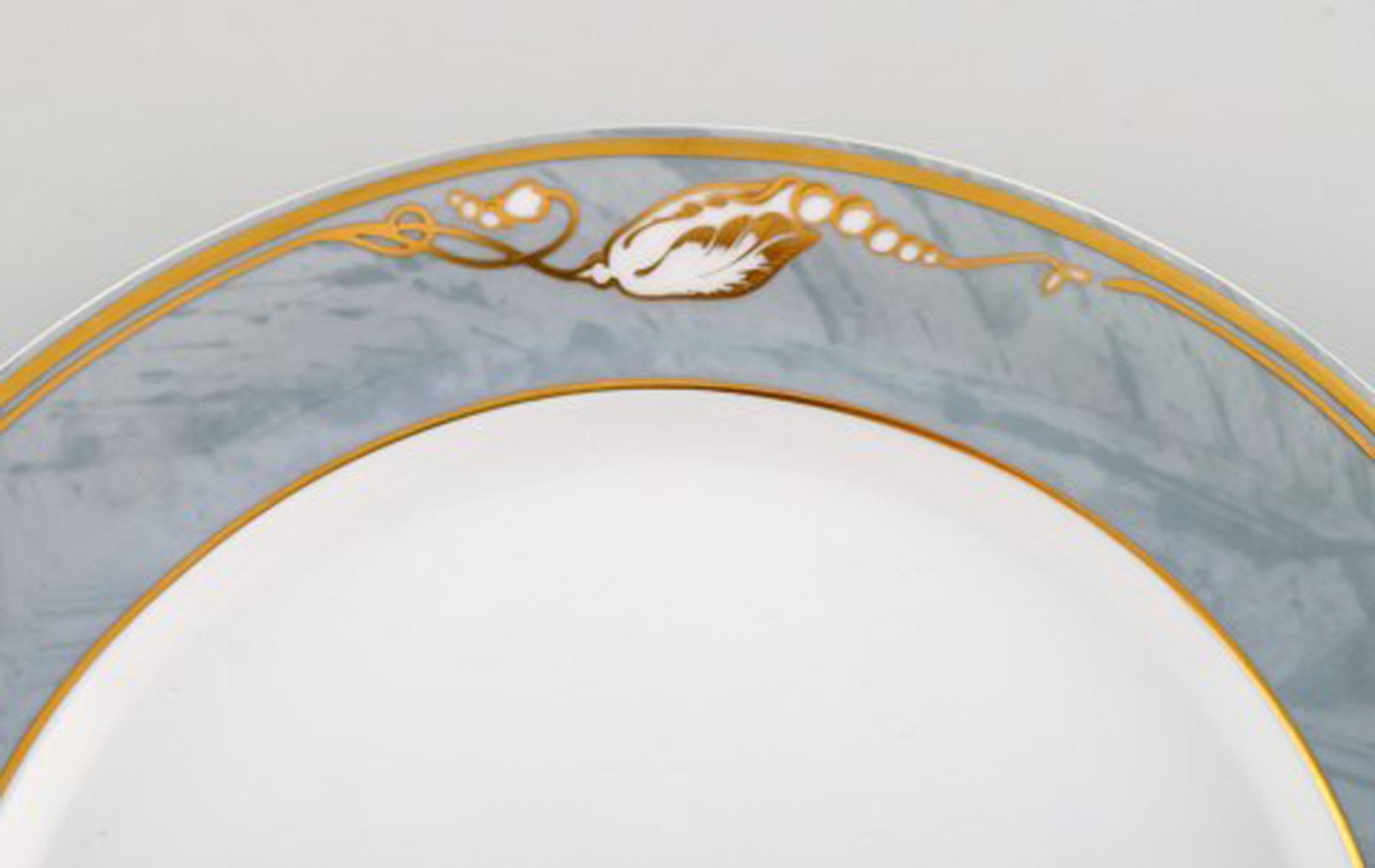 Royal Copenhagen Gray Magnolia porcelain lunch plate. Model number 622. Late 20th century. 14 pcs in - 3