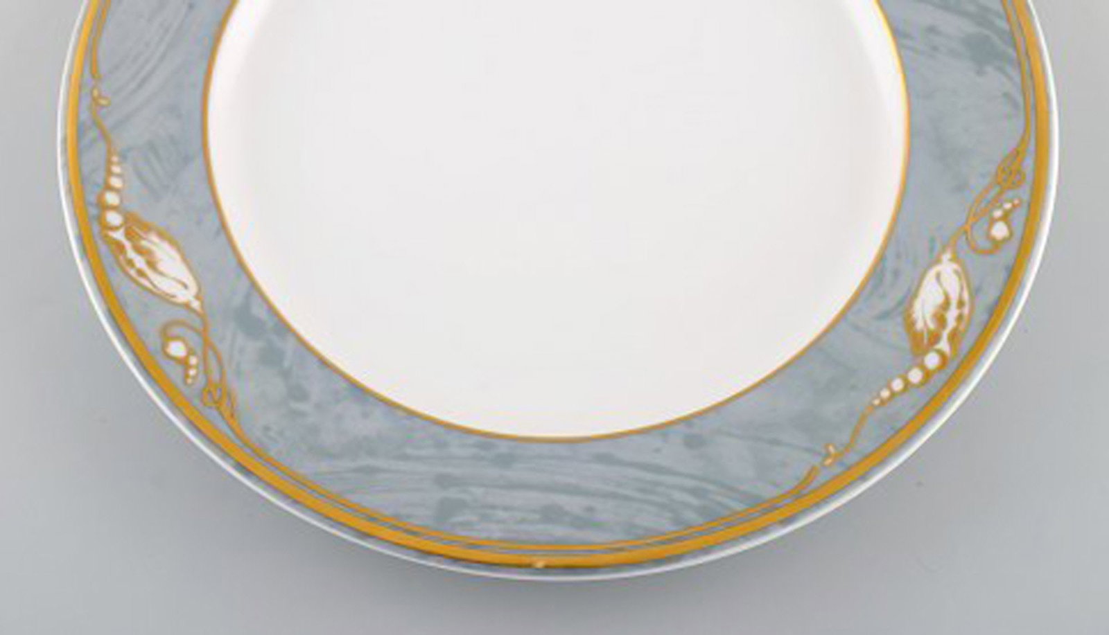 Royal Copenhagen Gray Magnolia porcelain lunch plate. Model number 622. Late 20th century. 14 pcs in - 4