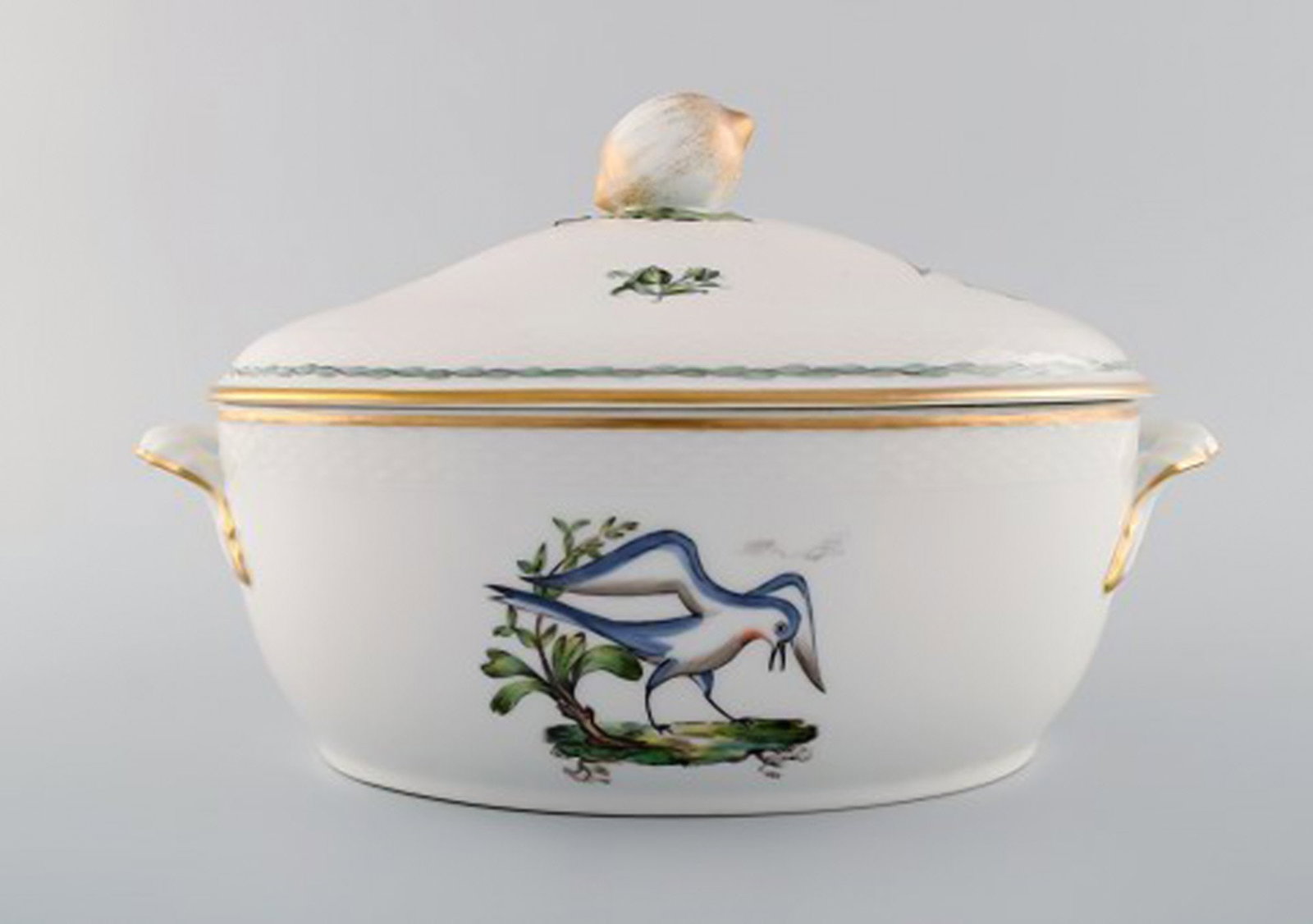 Large Royal Copenhagen lidded tureen with saucer in hand-painted porcelain with bird motifs and gold - 4