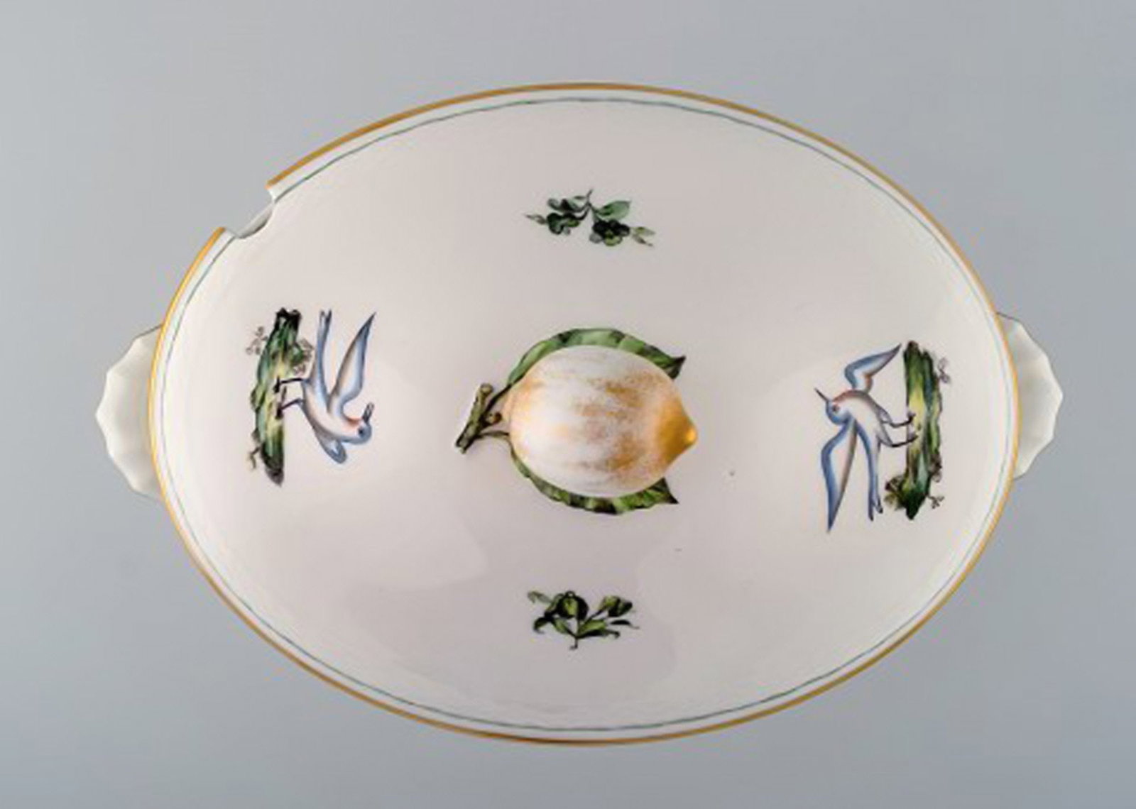 Large Royal Copenhagen lidded tureen with saucer in hand-painted porcelain with bird motifs and gold - 5