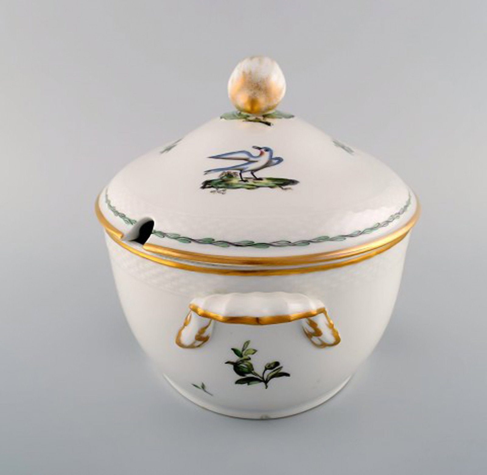 Large Royal Copenhagen lidded tureen with saucer in hand-painted porcelain with bird motifs and gold - 6