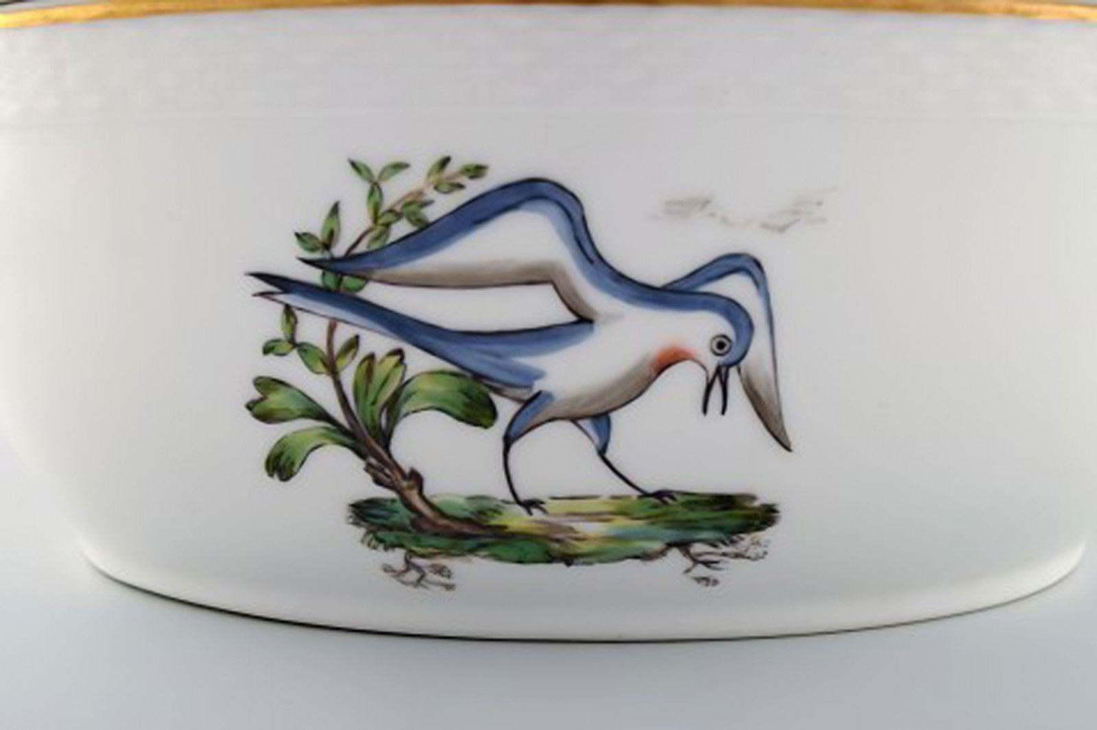 Large Royal Copenhagen lidded tureen with saucer in hand-painted porcelain with bird motifs and gold - 7