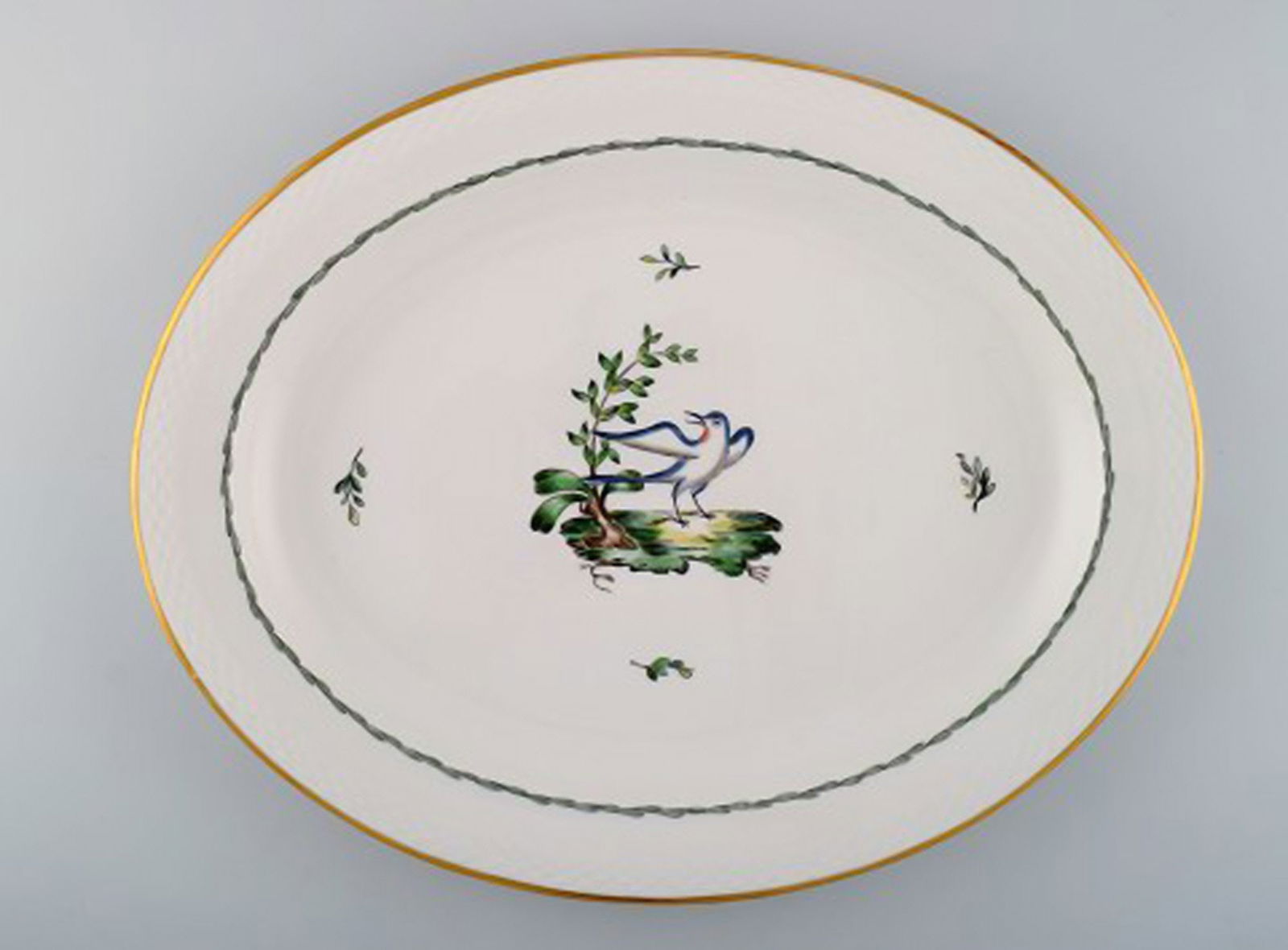 Two large oval Royal Copenhagen serving dishes in hand-painted porcelain with bird motifs and gold - 2