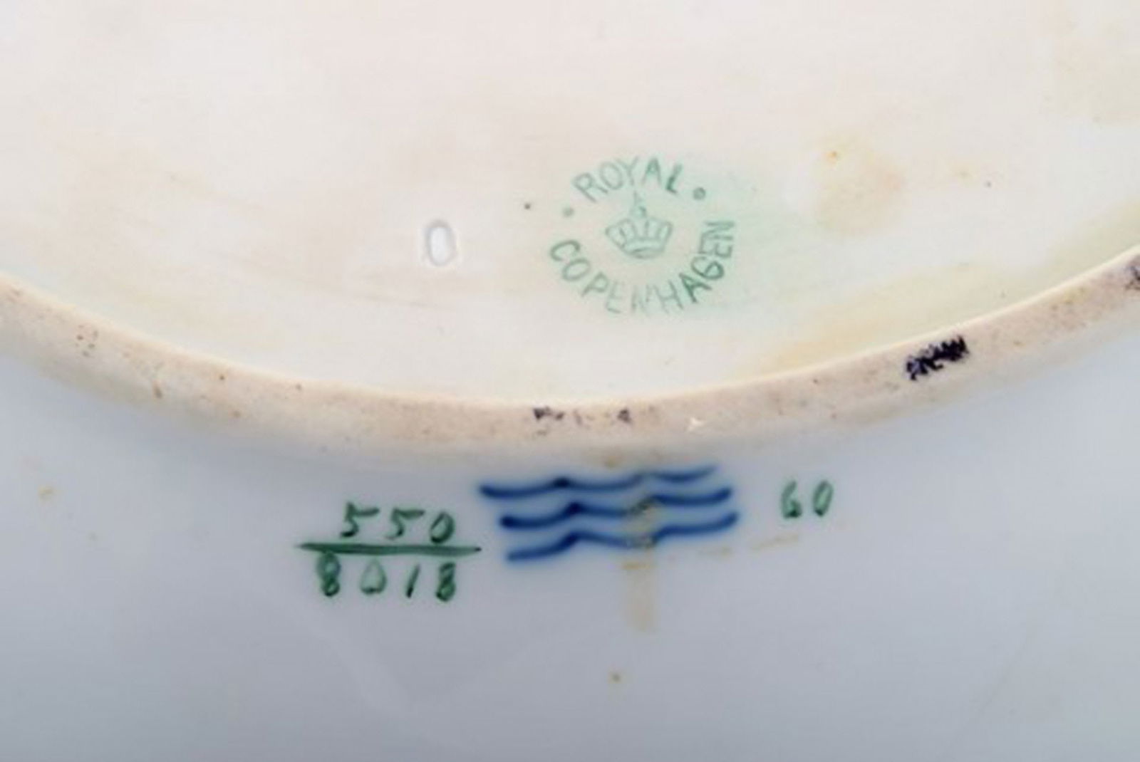 Two large oval Royal Copenhagen serving dishes in hand-painted porcelain with bird motifs and gold - 4