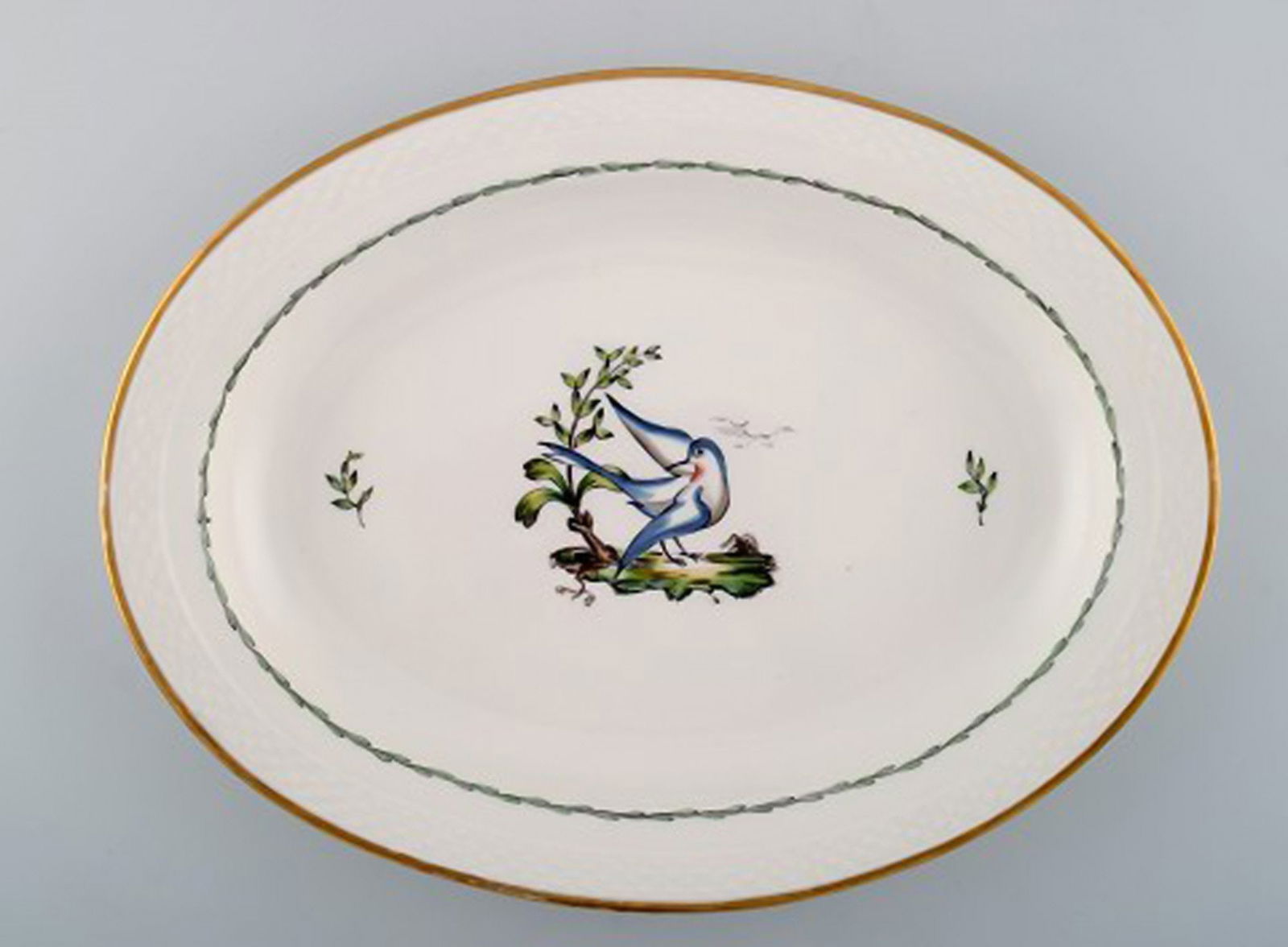Two large oval Royal Copenhagen serving dishes in hand-painted porcelain with bird motifs and gold - 2