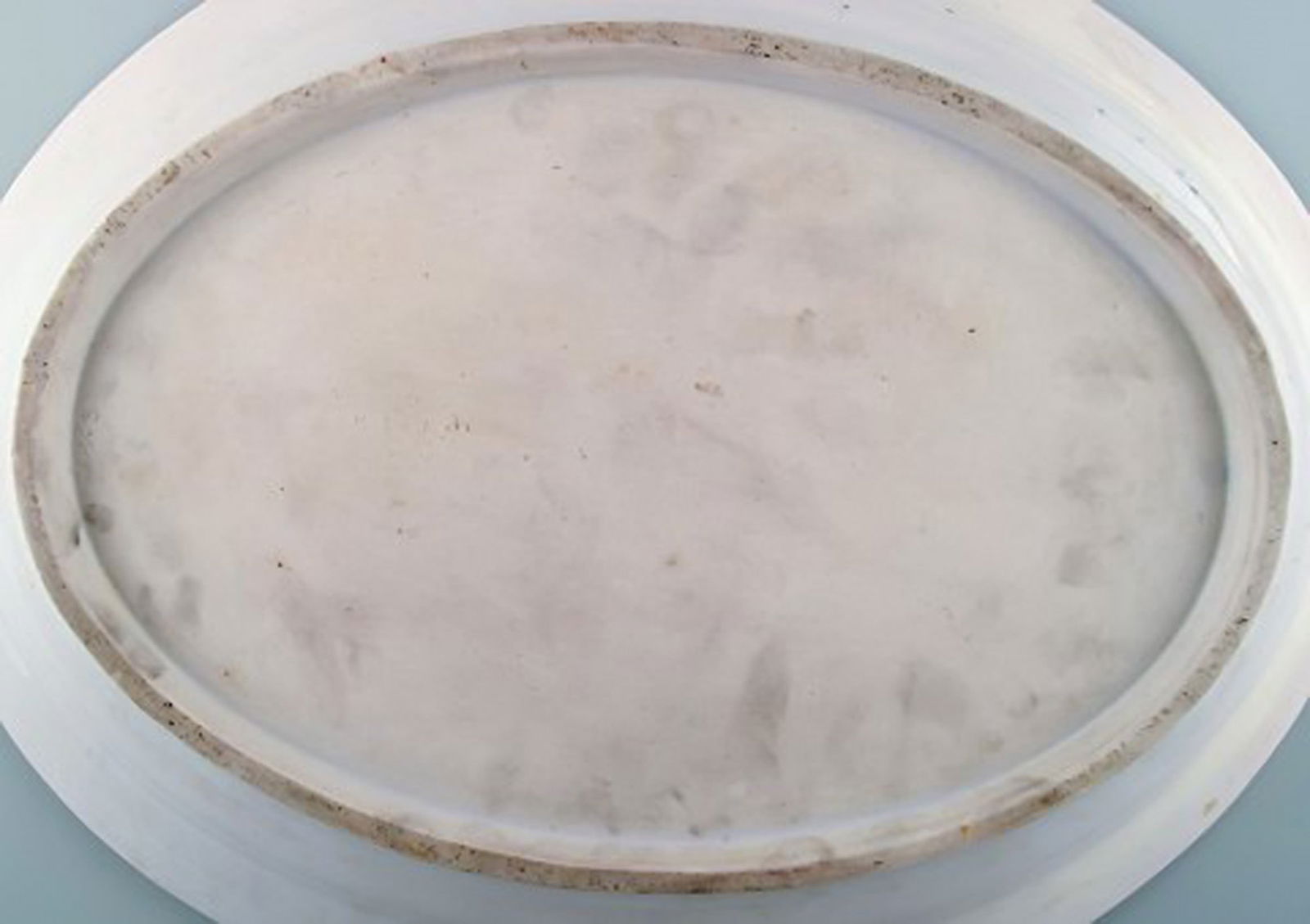Early and rare Royal Copenhagen large oval dish in museum quality. Early 19th century. - 5