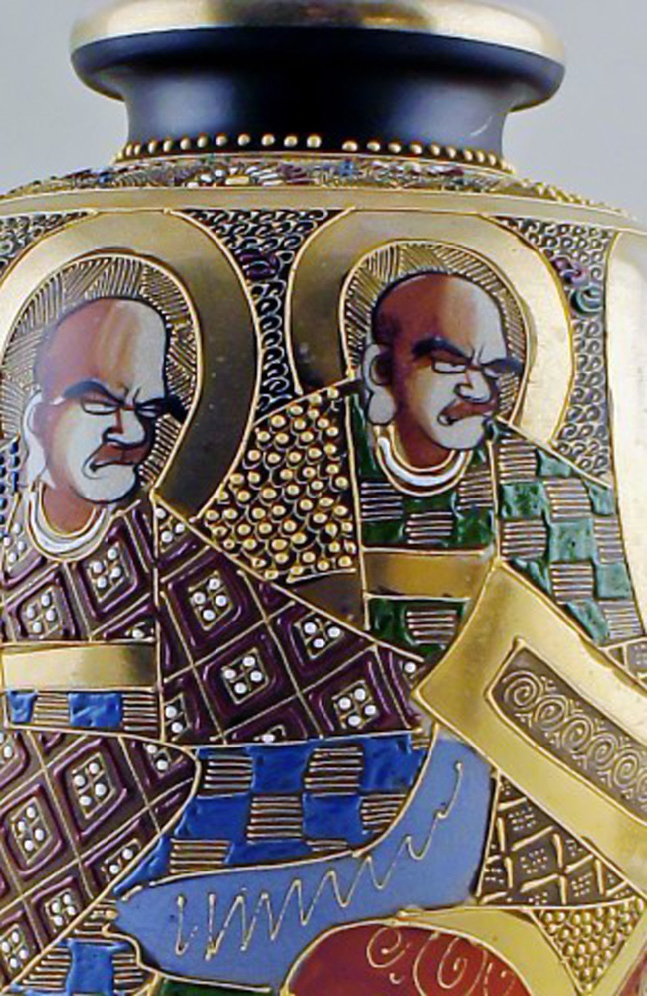 Large Japanese Satsuma earthenware vase. - 2