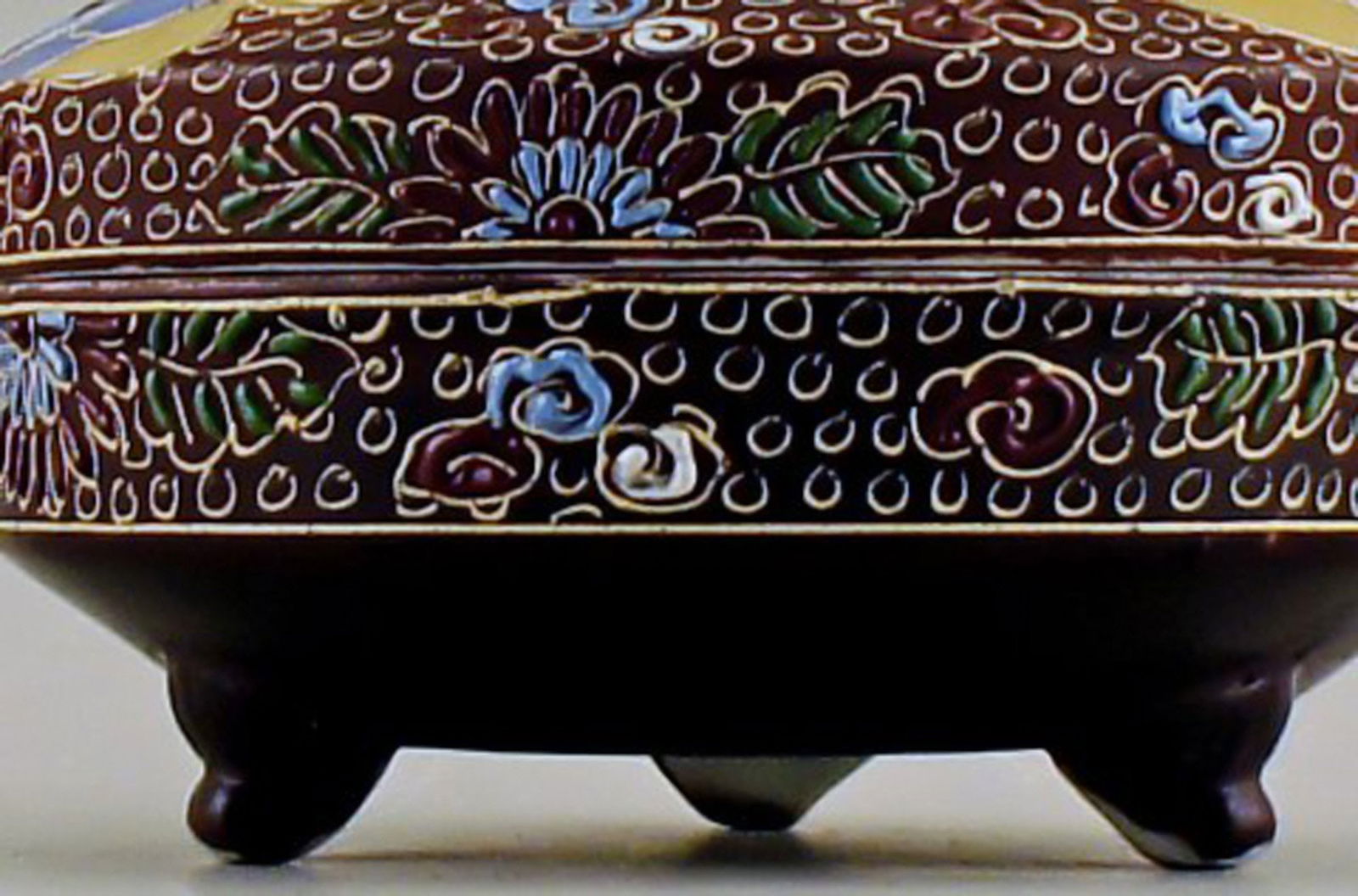 Satsuma earthenware box with a lid. - 2