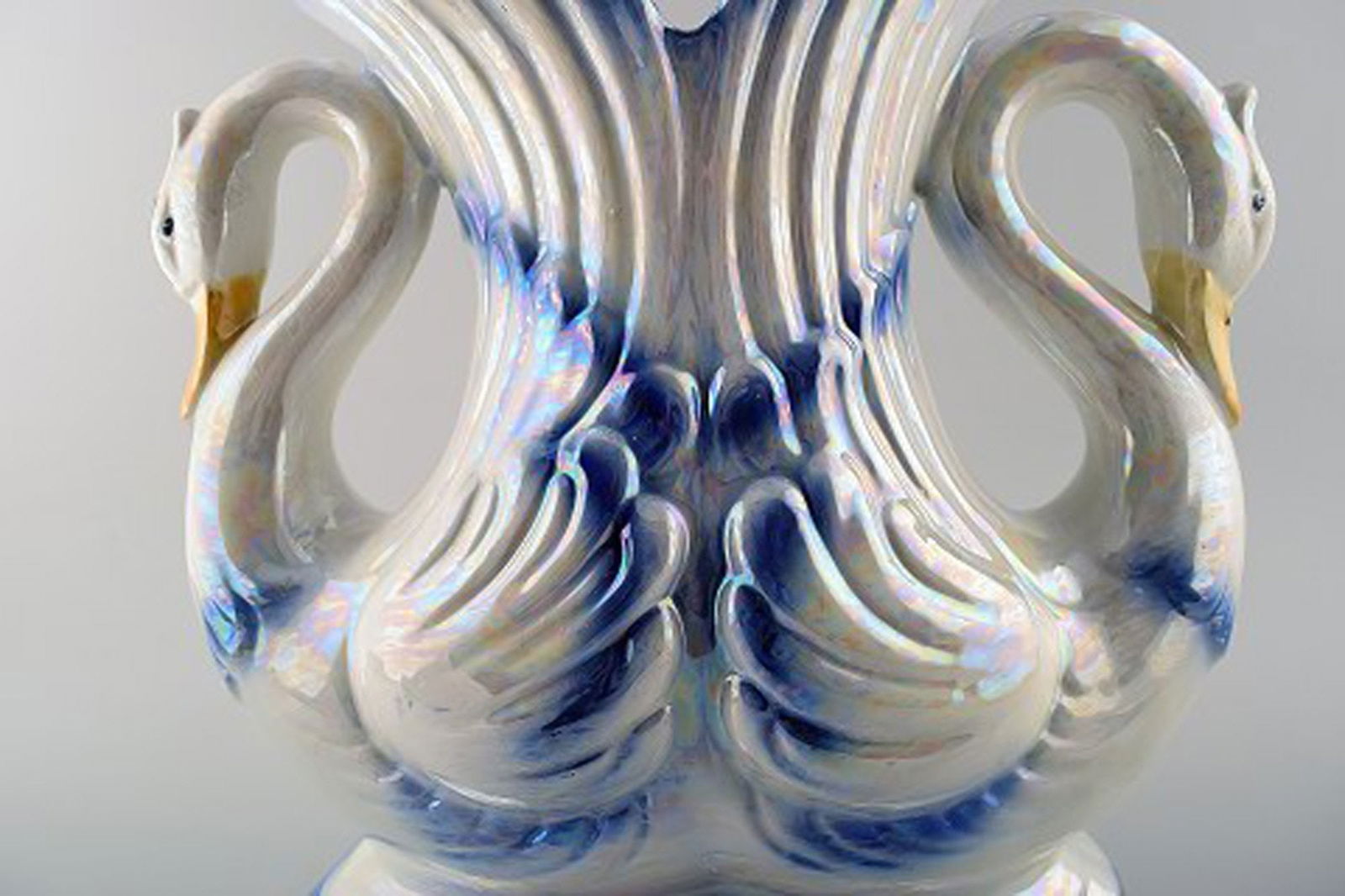 Capodimonte, Naples porcelain vase with swans. - 3