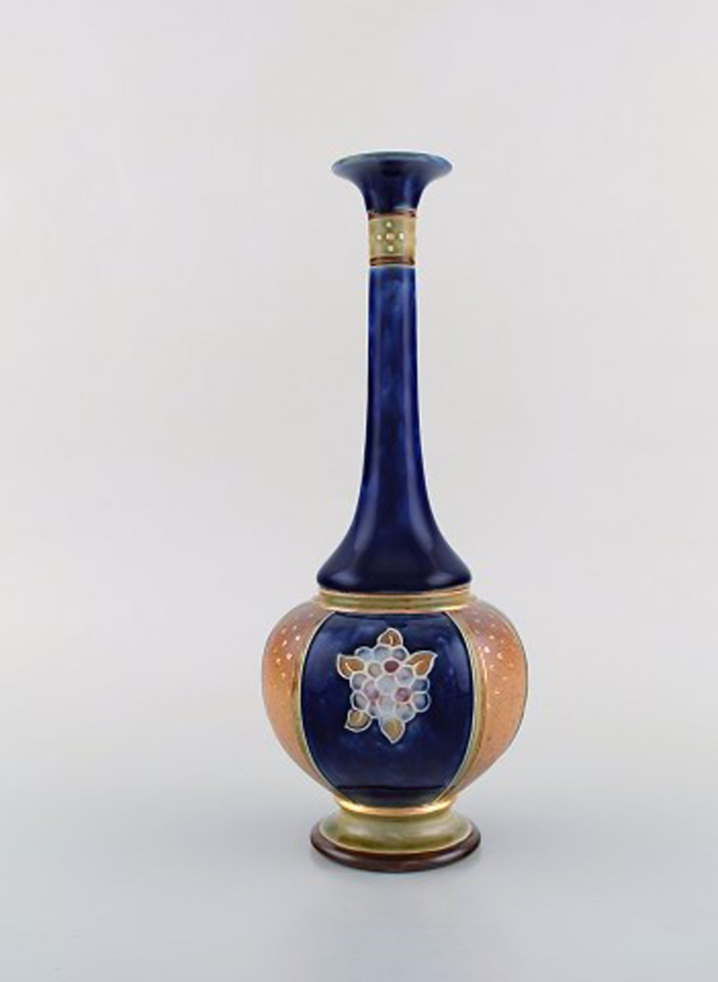 Royal Doulton, England. A pair of narrow-necked art nouveau vases in hand-painted porcelain. Ca - 3