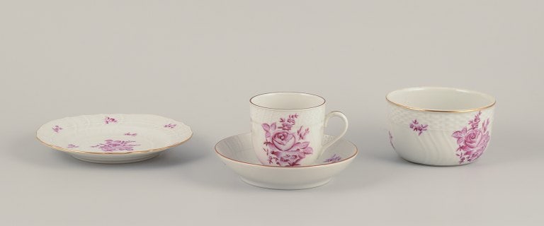 Herend, Hungary. A complete three-person coffee set in porcelain. Mid-20th C. - 2