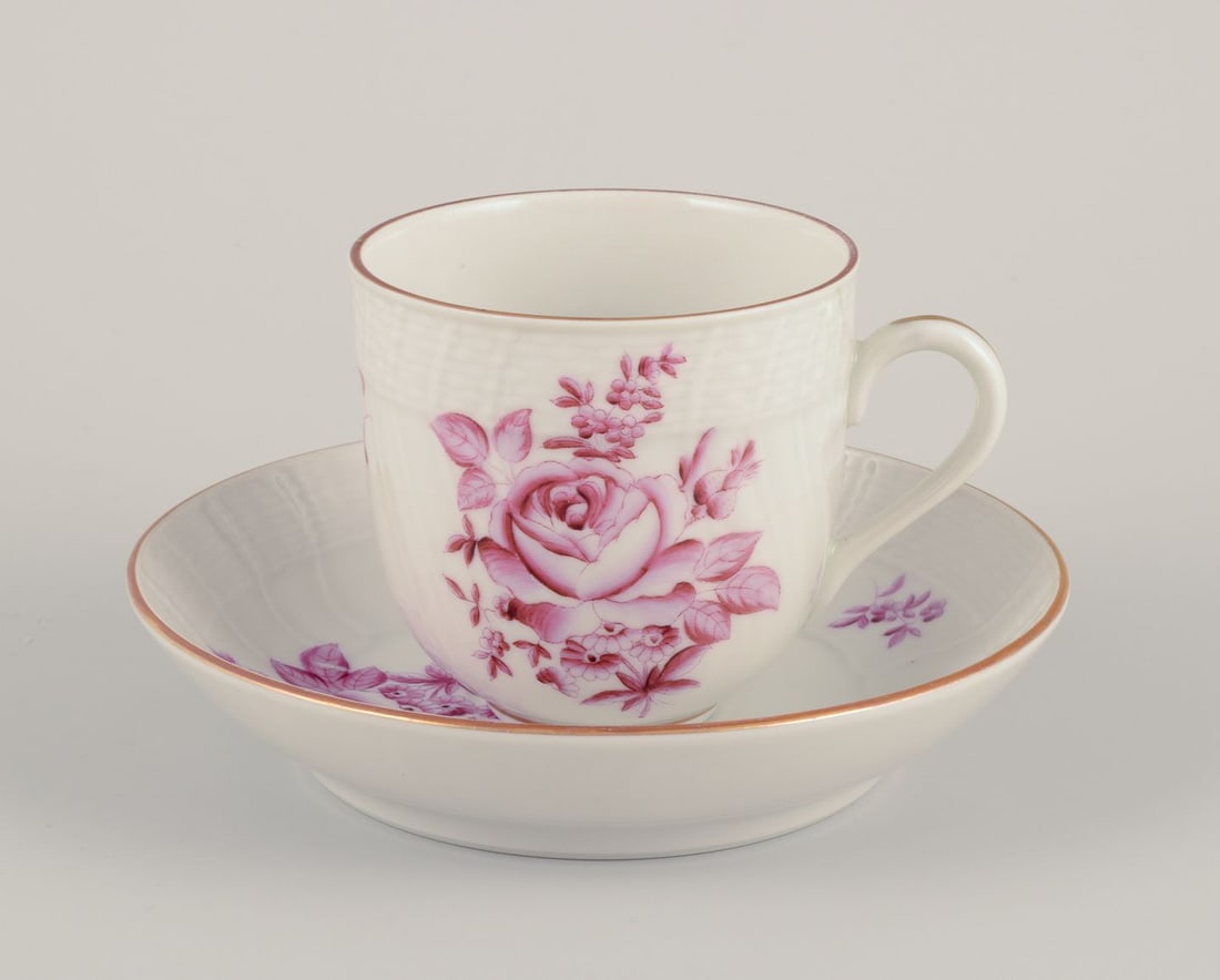 Herend, Hungary. A complete three-person coffee set in porcelain. Mid-20th C. - 3