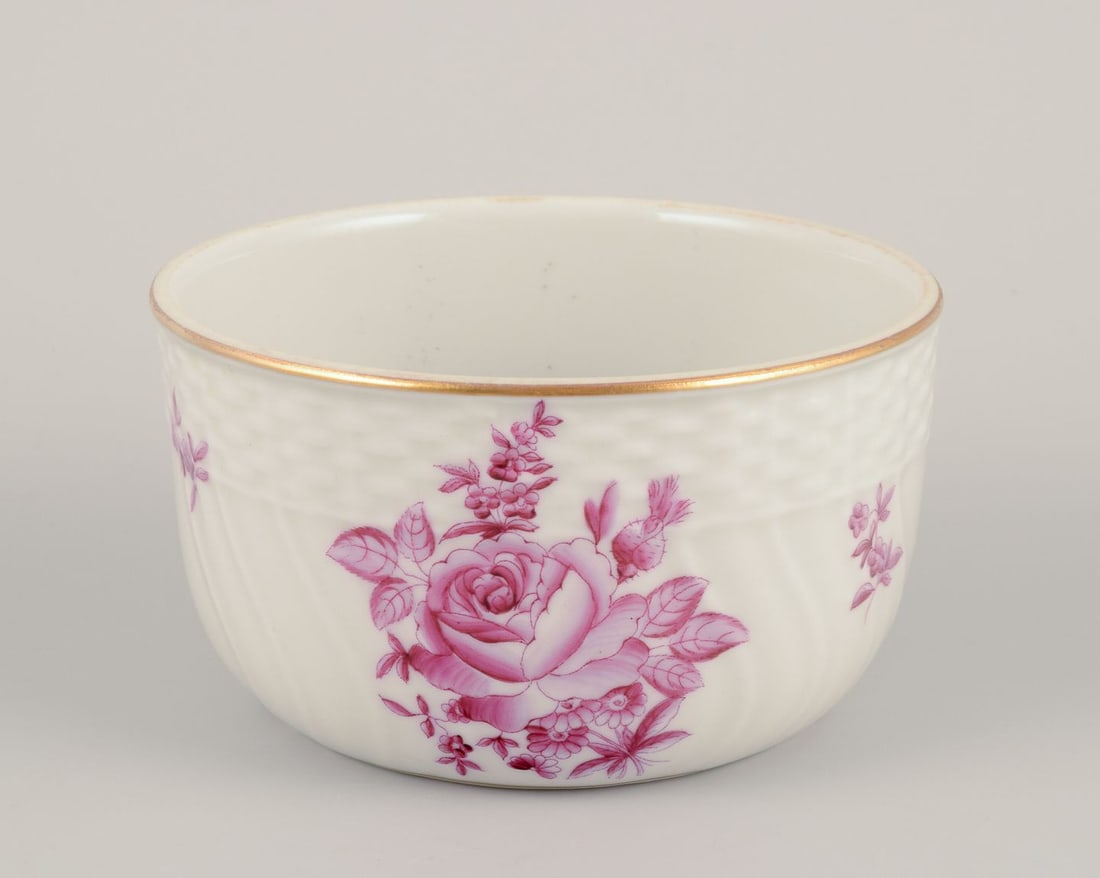 Herend, Hungary. A complete three-person coffee set in porcelain. Mid-20th C. - 5