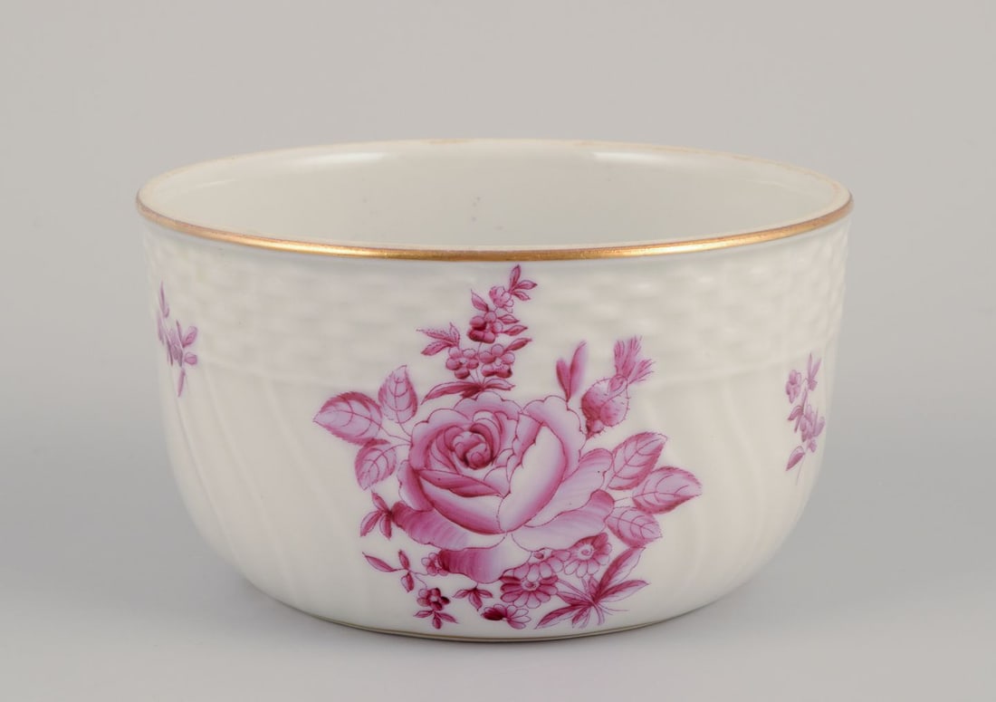 Herend, Hungary. A complete three-person coffee set in porcelain. Mid-20th C. - 8