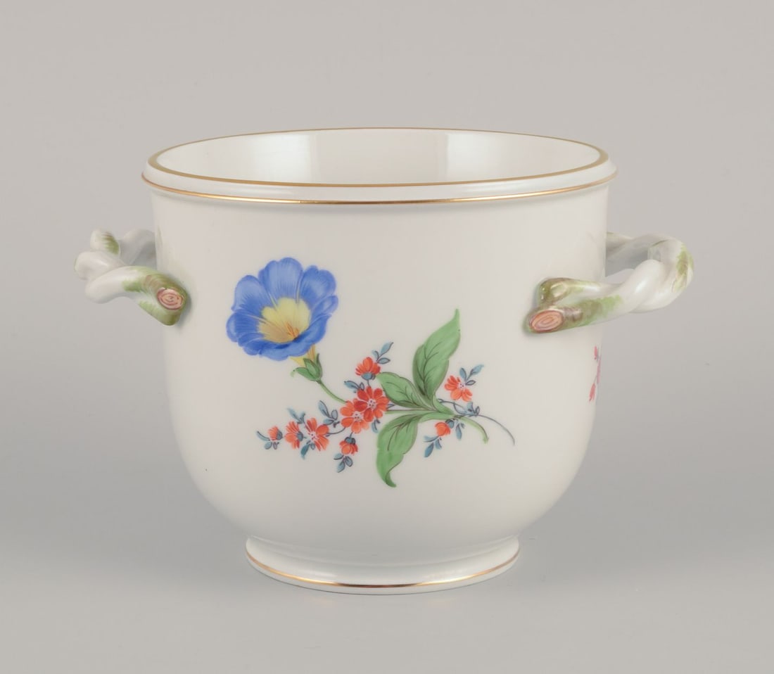 Meissen, Germany. Planter pot with two leaf-shaped handles. Approx. 1930s: Title: Meissen, Germany. Planter pot with two leaf-shaped handles. Approx. 1930s Description: Meissen, Germany. Planter pot with two leaf-shaped handles. Hand-painted with polychrome floral motifs.