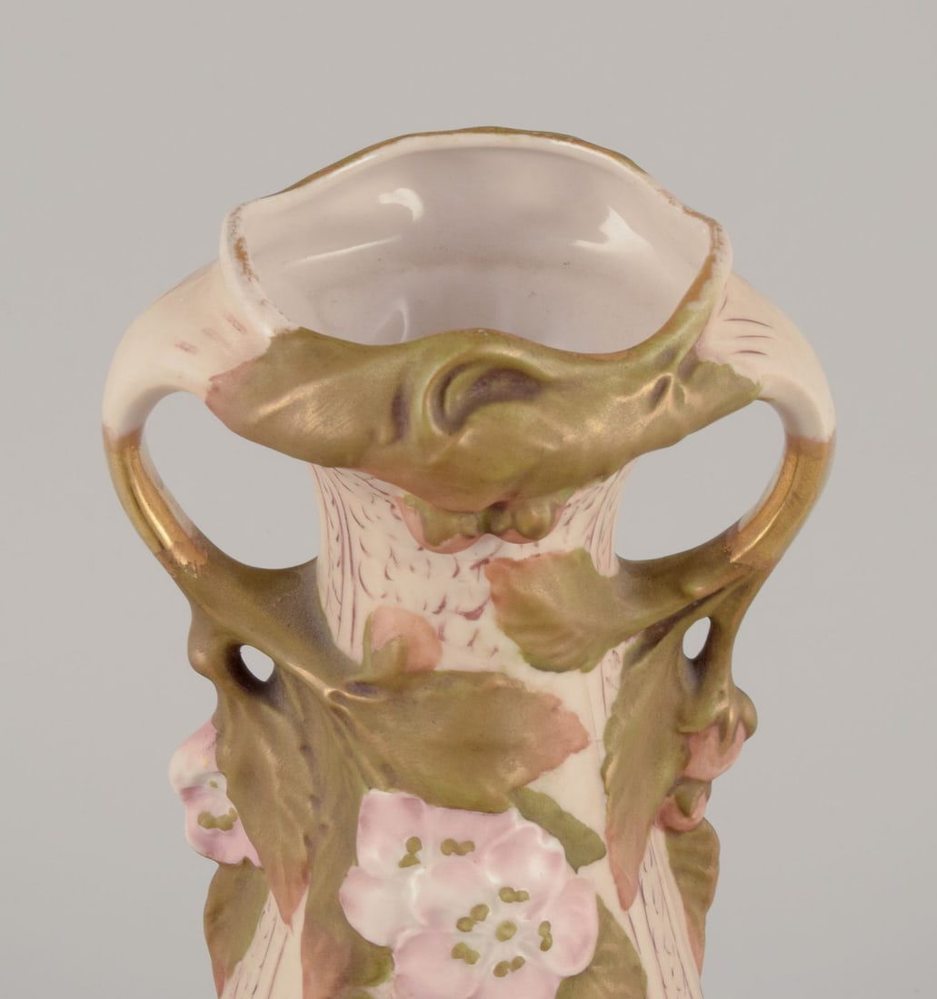 Royal Dux, Czech Republic. Pair of Art Nouveau vases in porcelain with floral relief. Approx. 1920s. - 4
