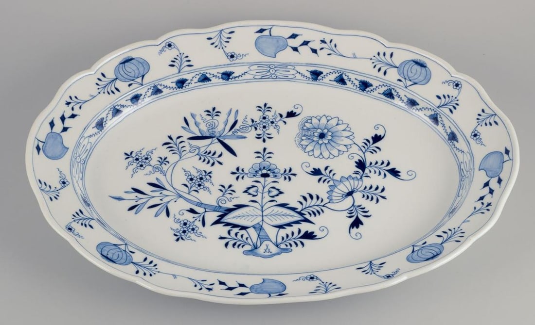 Meissen, Germany. Large Blue Onion pattern serving platter. Approx. 1900s. - 2