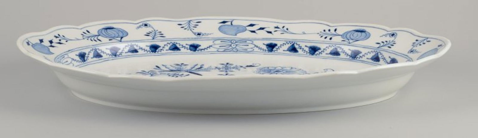 Meissen, Germany. Large Blue Onion pattern serving platter. Approx. 1900s. - 3
