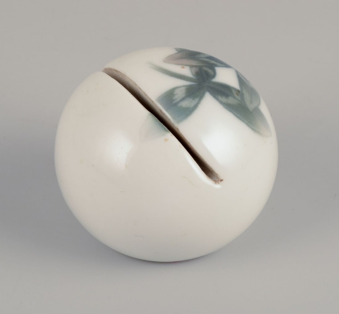 Bing & Grøndahl. Art Nouveau porcelain place card holder. - 4
