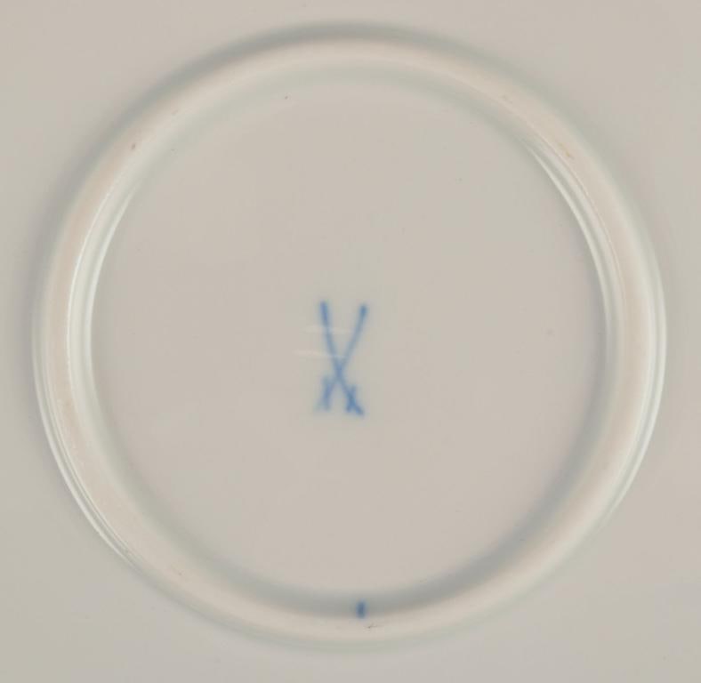 Meissen, large round "Pink Rose" serving platter in porcelain. Ca. 1920/30s. - 6