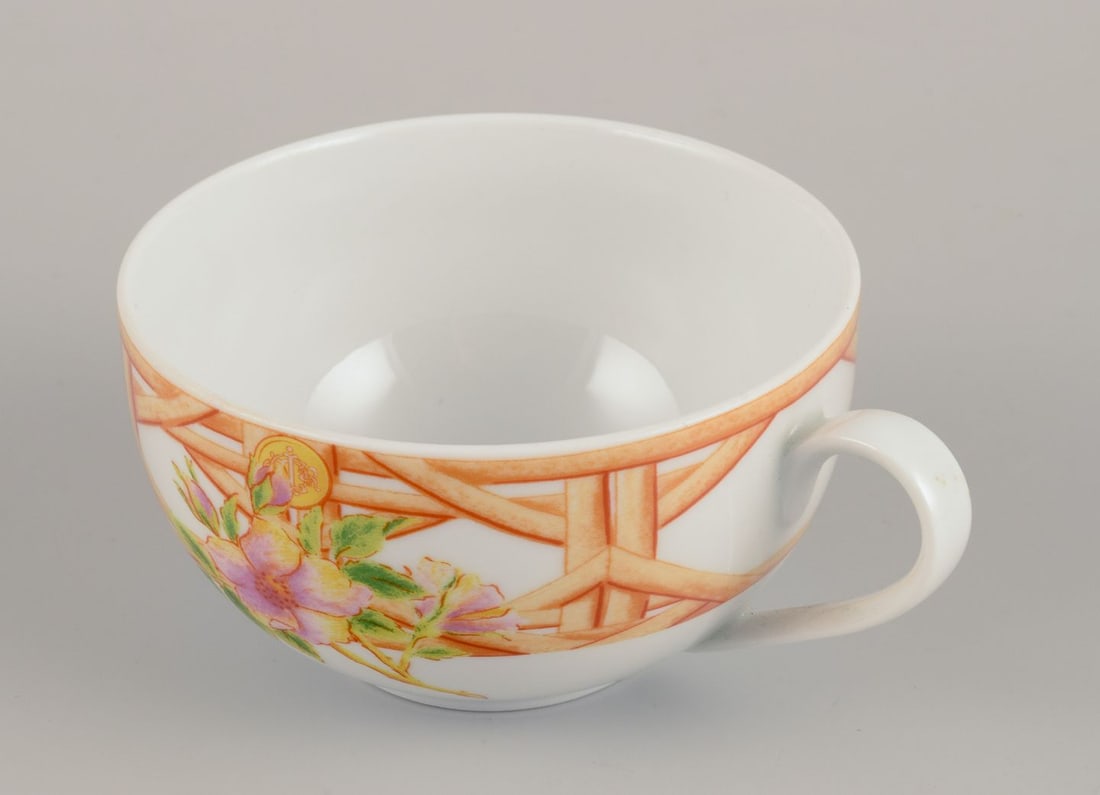 Christian Dior, Paris. Two pairs of coffee cups and saucers. Floral motif. Late 20th C. - 5