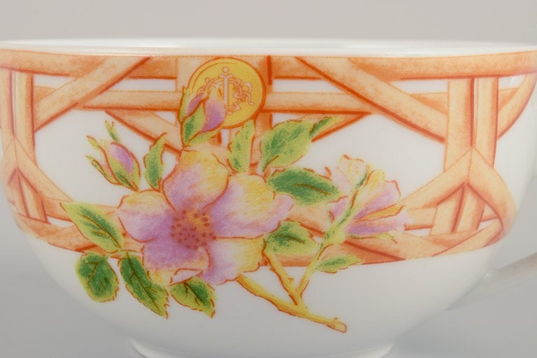 Christian Dior, Paris. Two pairs of coffee cups and saucers. Floral motif. Late 20th C. - 8