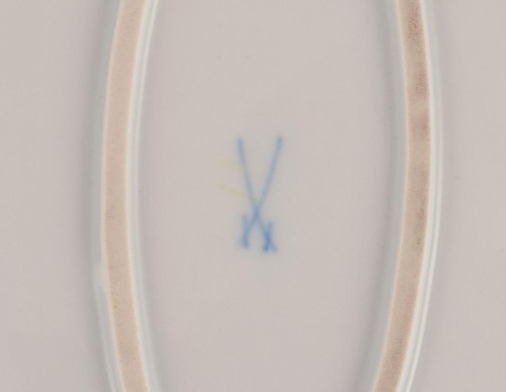 Meissen, two large oval "Pink Rose" serving platters with pink rose, gold rim. 1920s/30s - 9