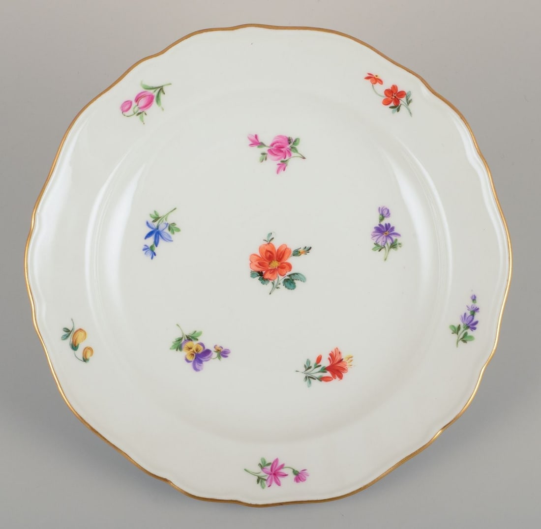 Meissen, Germany. Five porcelain plates with floral motifs, gold rim. Approx. 1920s/1930s. - 4