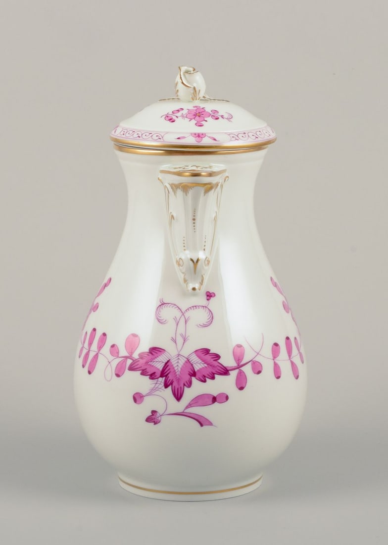 Meissen, Germany. "Pink Indian" porcelain coffee pot with purple floral motifs, gold rim. Mid-20th - 7
