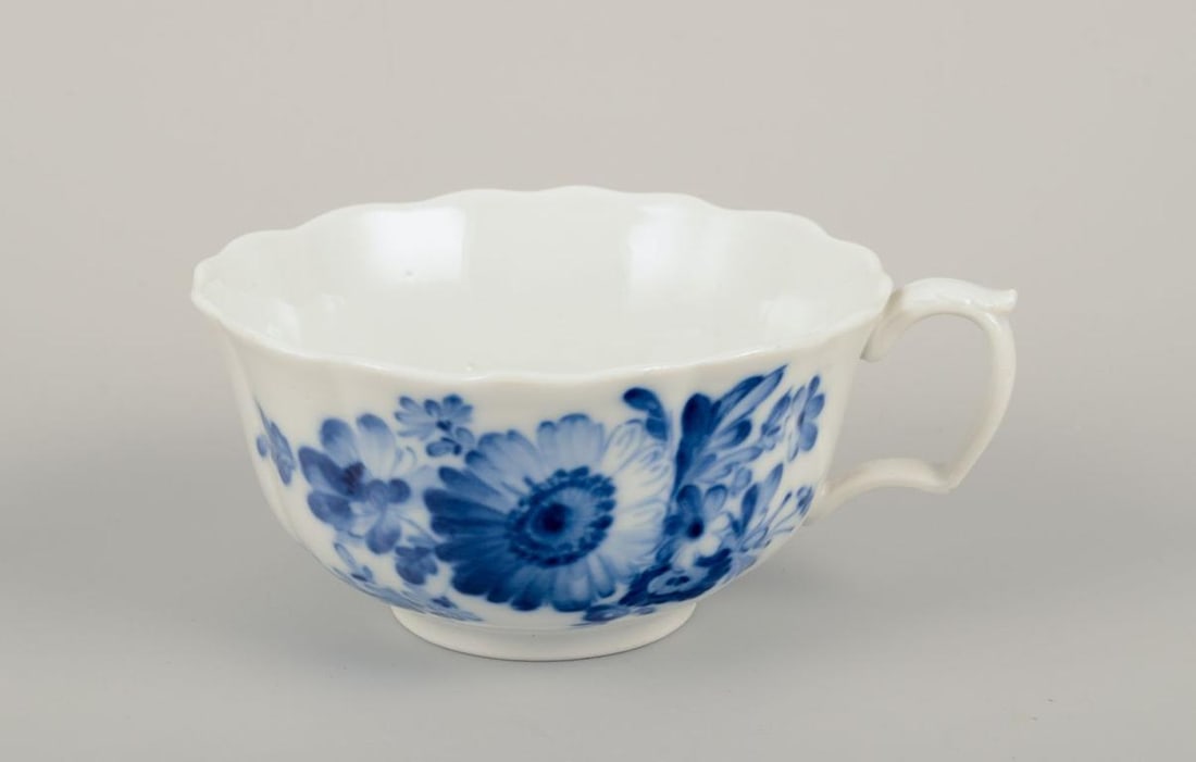 Meissen, Germany. Four pairs of teacups in blue-painted porcelain. 1920s/30s - 3