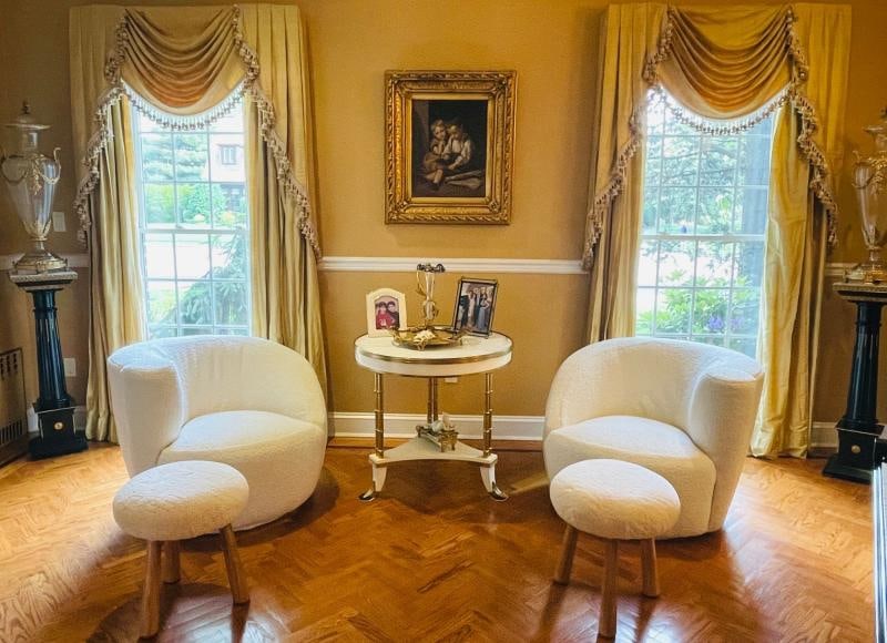 Vladimir Kagan Style, White Boucle, Nautilus Style Swivel Chairs, USA, 1970s - 11