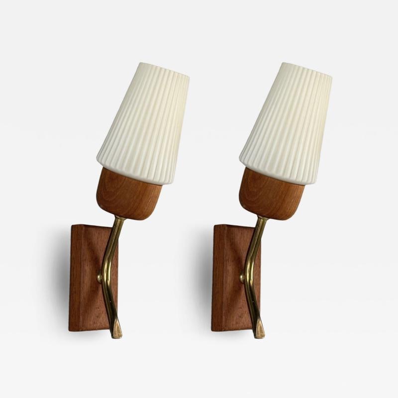 Swedish Modern, Teak, Brass, Glass, Wall Lights, Sweden, 1960s: Title: Swedish Modern, Teak, Brass, Glass, Wall Lights, Sweden, 1960s Description: Swedish Mid-Century Modern, Teak, Brass, Glass, Wall Lights or Sconces, Sweden, 1960s Pair of teak, brass and glass