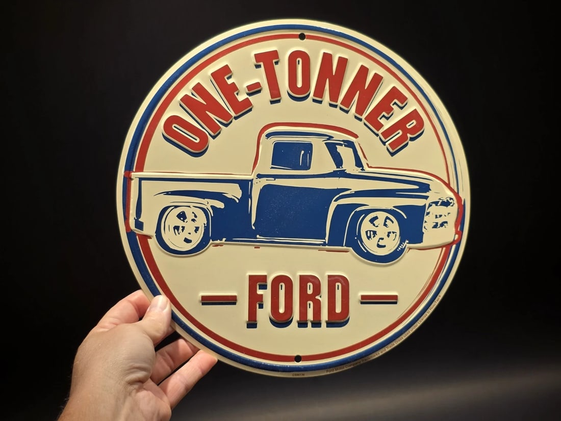 11 1/2" Round Metal Ford Sign: Title:11 1/2" Round Metal Ford SignDescription:11 1/2" Such a neat reproduction metal Vintage style sign. Great decorative piece. Reserve: $12.00 Shipping:Domestic: Flat-rate of $9.00 to anywhere