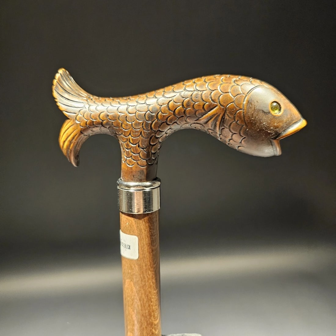 36" Italian Trout Head Walking Stick Cane: Title:36" Italian Trout Head Walking Stick CaneDescription:36" Long 3/4" shaft Appearance: The handle is derby-shaped, brown with a wood-tone finish, and has a full fish design with glass eyes and a