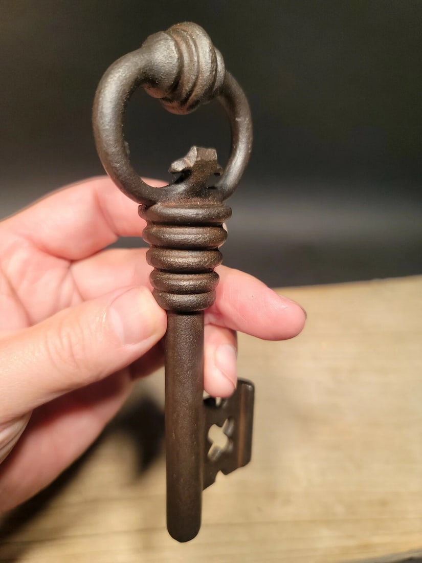 6 1/8" Antique Style Iron Large Skeleton Key - 4