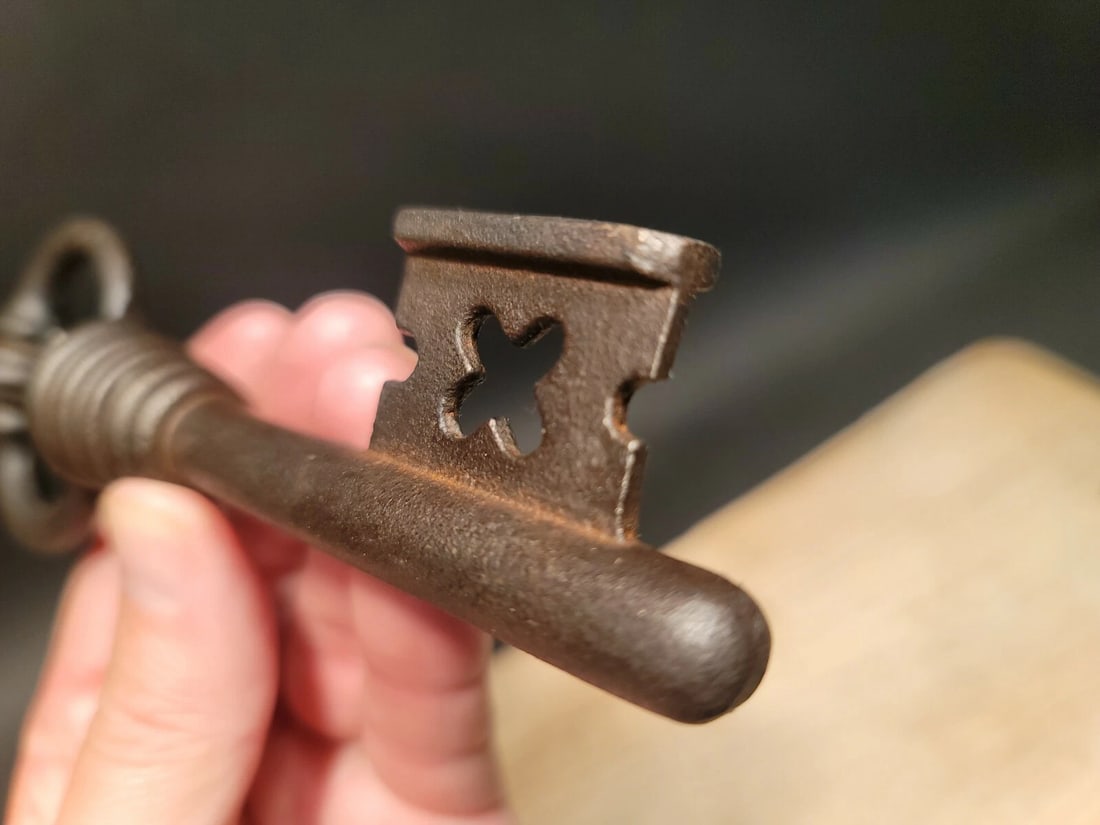 6 1/8" Antique Style Iron Large Skeleton Key - 7