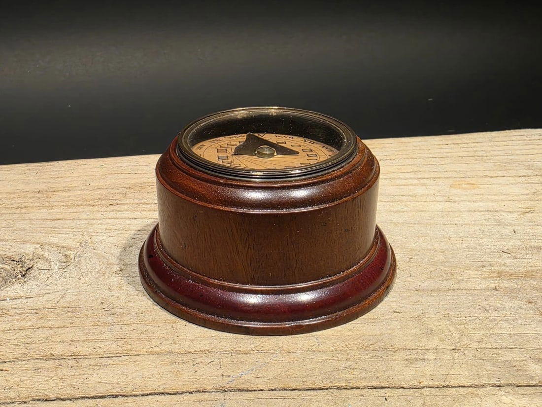 Turned Mahagony Wood Compass - 5