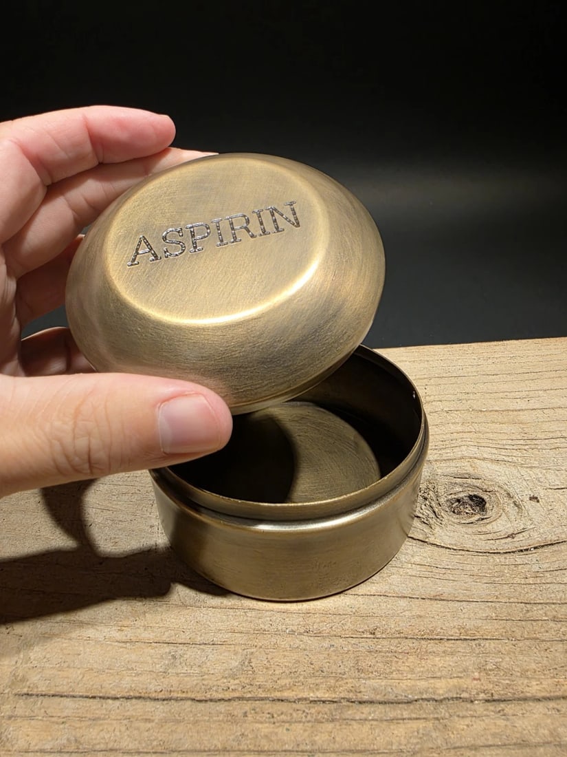 Vintage Style Brass Aspirin Round Pill Box: Title:Vintage Style Brass Aspirin Round Pill BoxDescription:Vintage-Style Aspirin Tin – Apothecary Reproduction This vintage-style metal aspirin tin is inspired by early apothecary and pharmacy