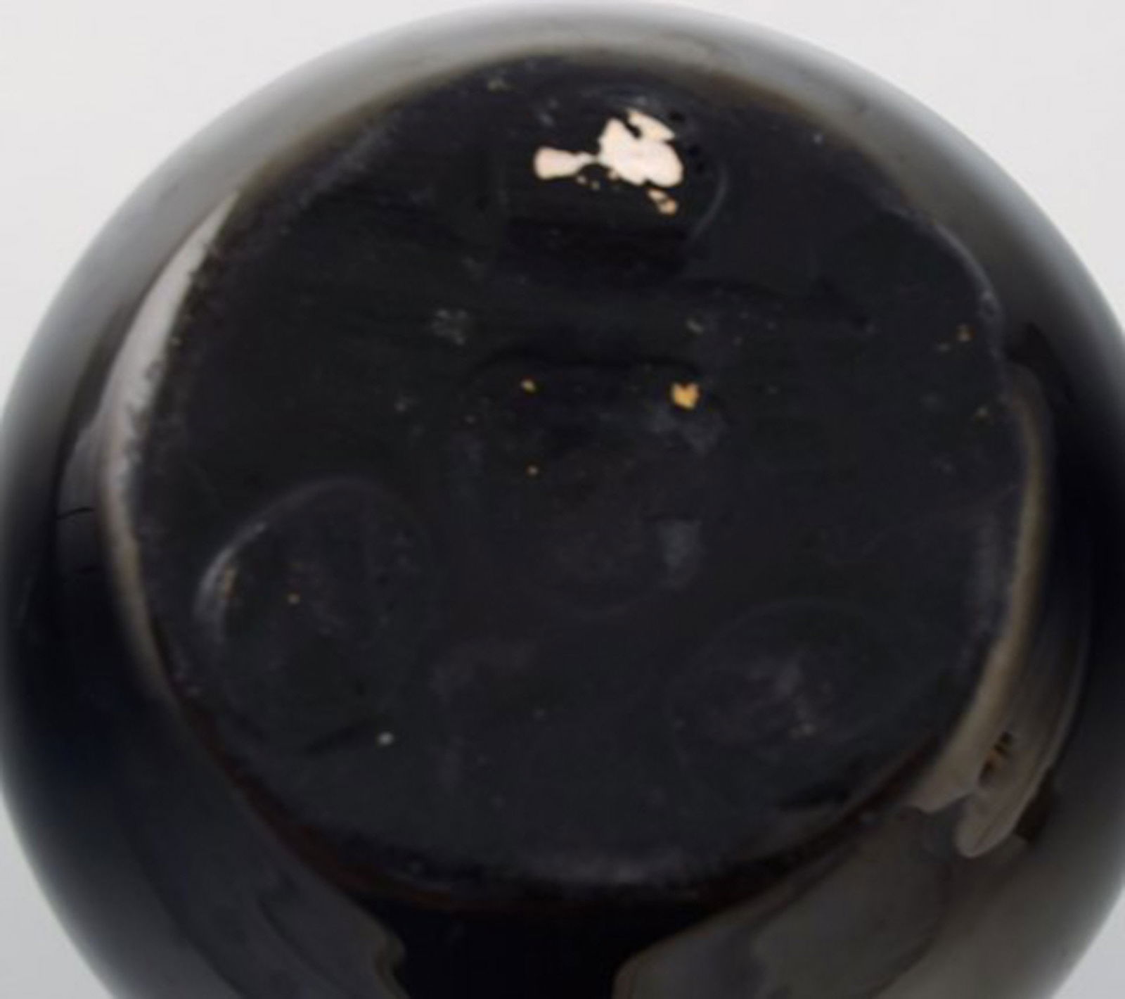 Michael Andersen, Denmark. Two vases in glazed ceramics. Beautiful glaze in red and dark shades. - 6