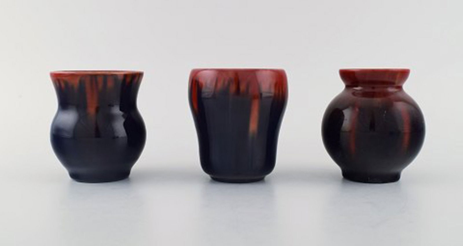 Michael Andersen, Bornholm. Five vases and a lidded jar in glazed ceramics. Beautiful glaze in red - 4