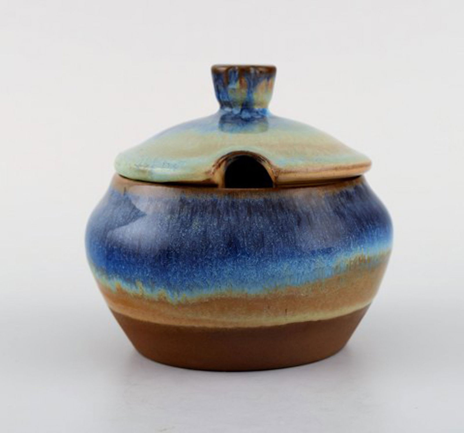 Michael Andersen, Denmark. Two bowls, candlestick and lidded jar in glazed ceramics. 1950s. - 2