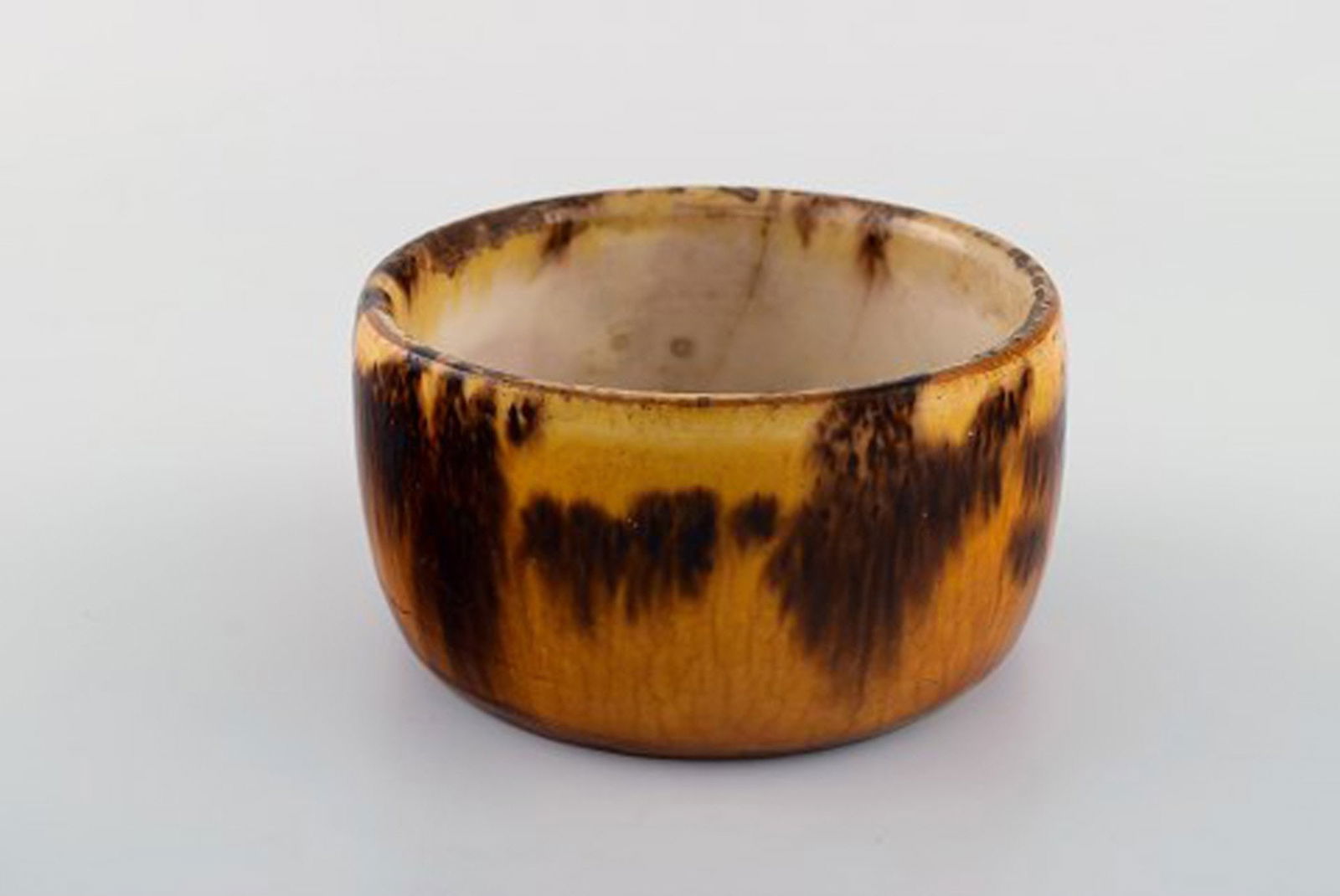 Michael Andersen, Denmark. Two bowls, candlestick and lidded jar in glazed ceramics. 1950s. - 8