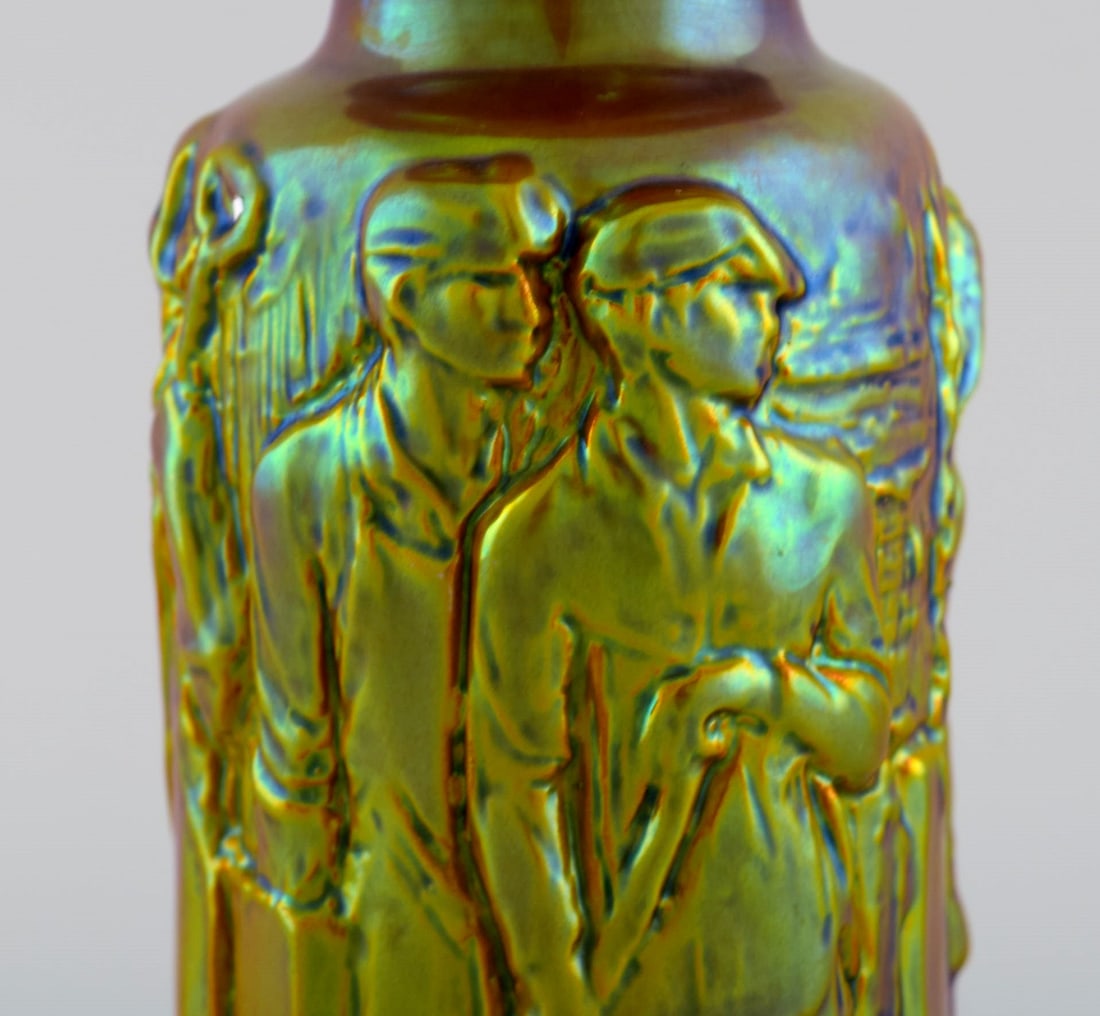Art deco Zsolnay vase in glazed ceramics modeled with workers. Beautiful luster glaze. 1920s / 30s. - 7